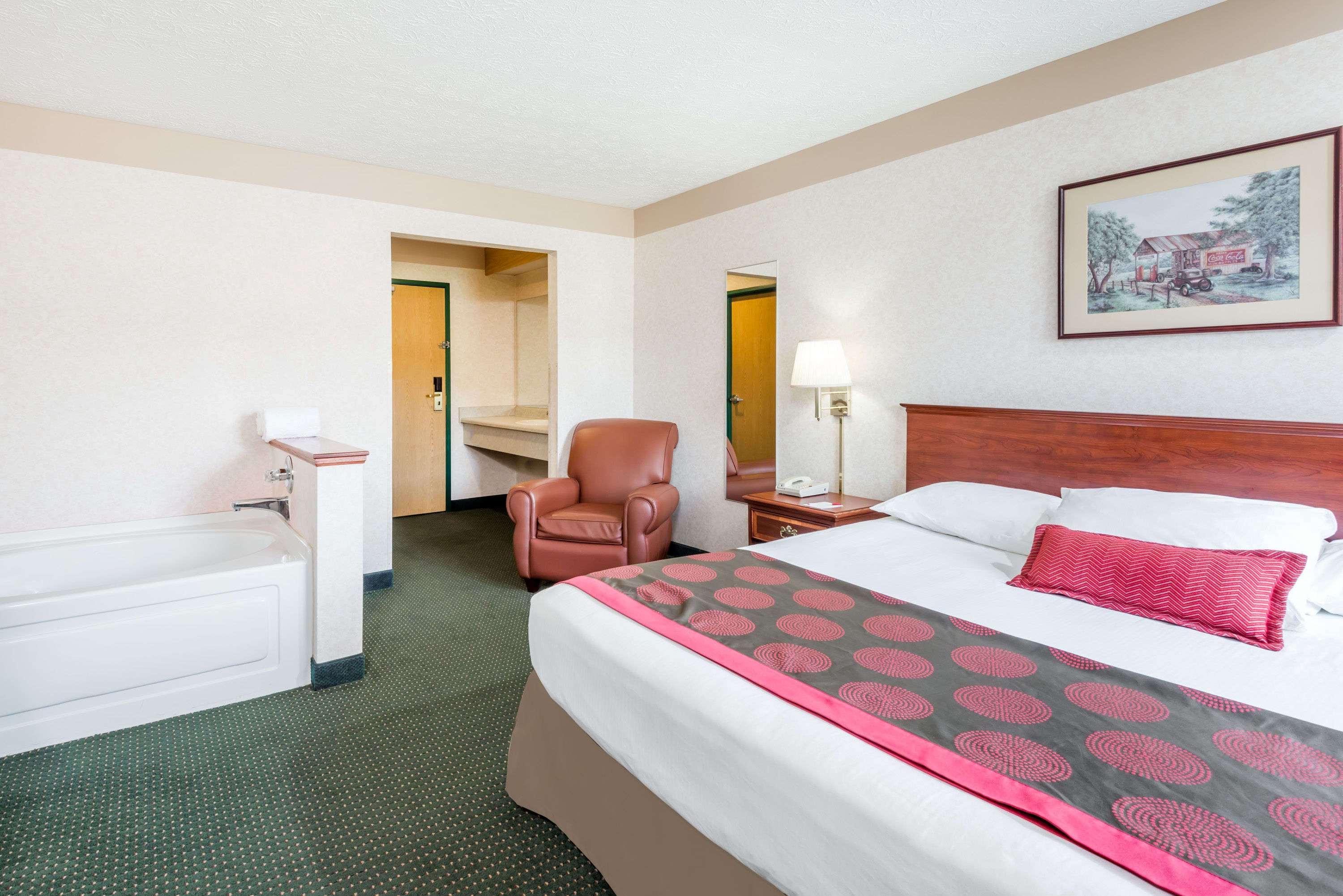 Ramada By Wyndham Strasburg Dover Zewnętrze zdjęcie