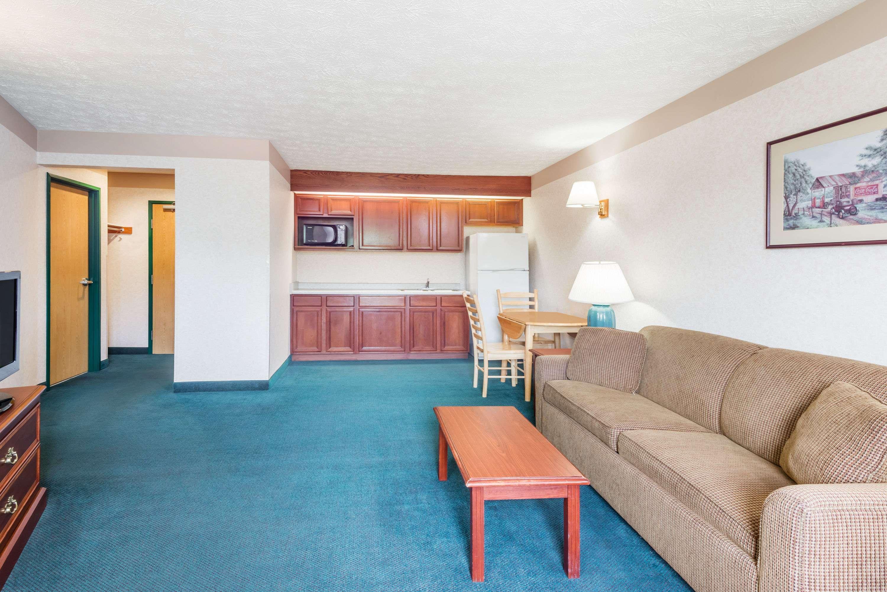 Ramada By Wyndham Strasburg Dover Zewnętrze zdjęcie